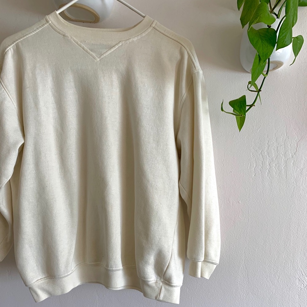 perfect cozy cream sweatshirt 🌾🌼
